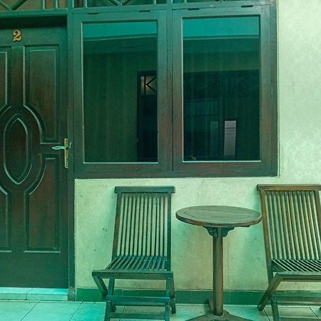Trihakso Guest House Near Kaliurang Redpartner 斯勒曼 外观 照片