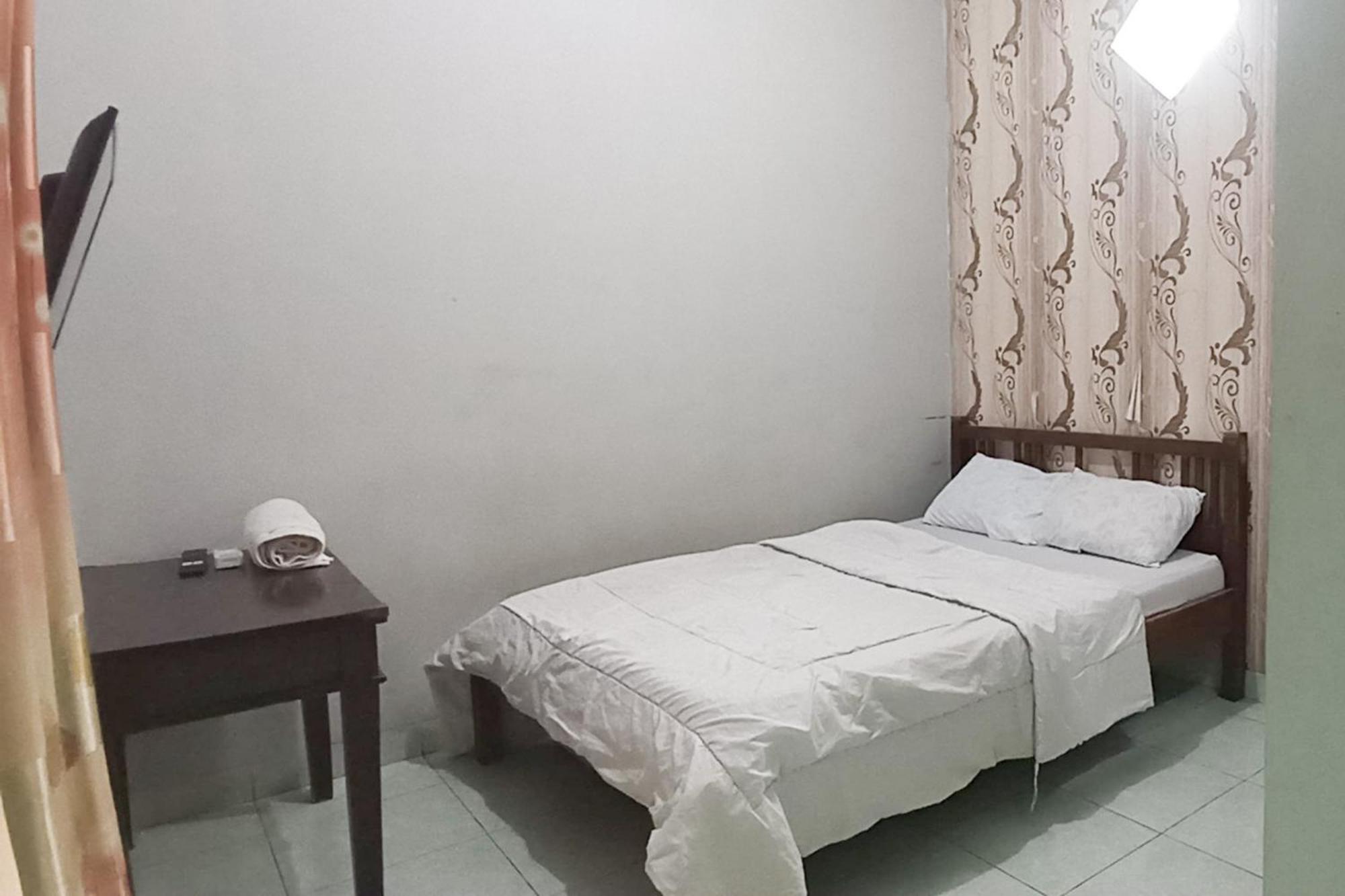 Trihakso Guest House Near Kaliurang Redpartner 斯勒曼 外观 照片