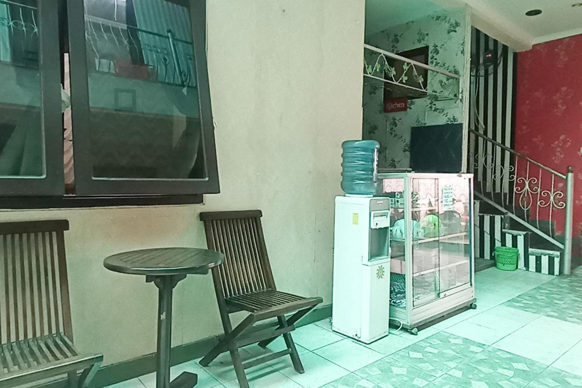 Trihakso Guest House Near Kaliurang Redpartner 斯勒曼 外观 照片