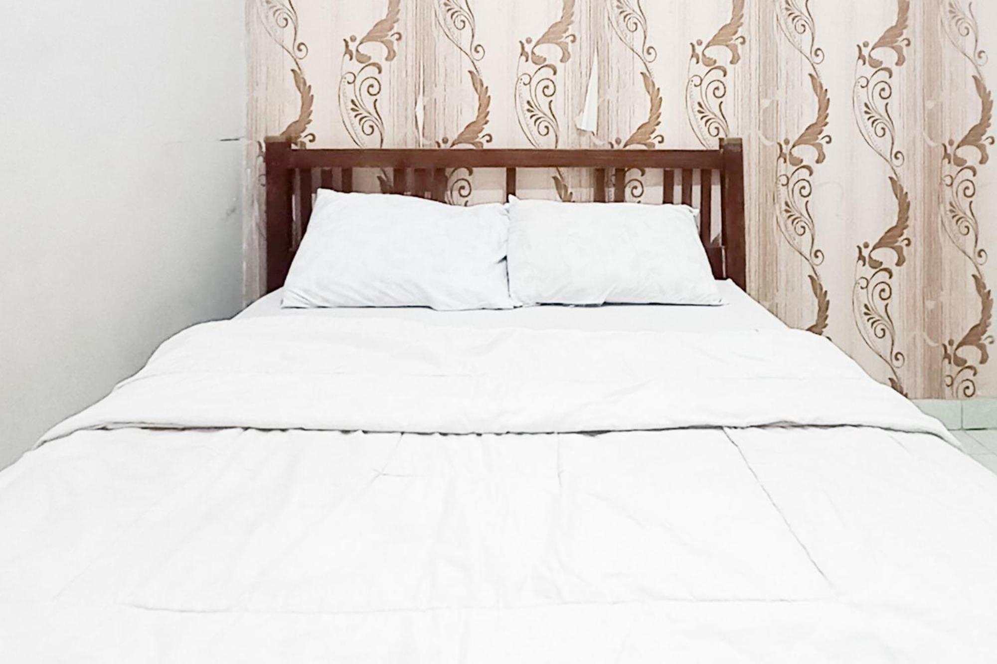 Trihakso Guest House Near Kaliurang Redpartner 斯勒曼 外观 照片
