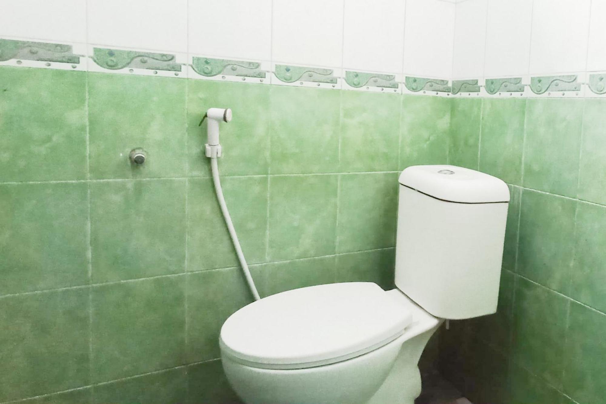 Trihakso Guest House Near Kaliurang Redpartner 斯勒曼 外观 照片
