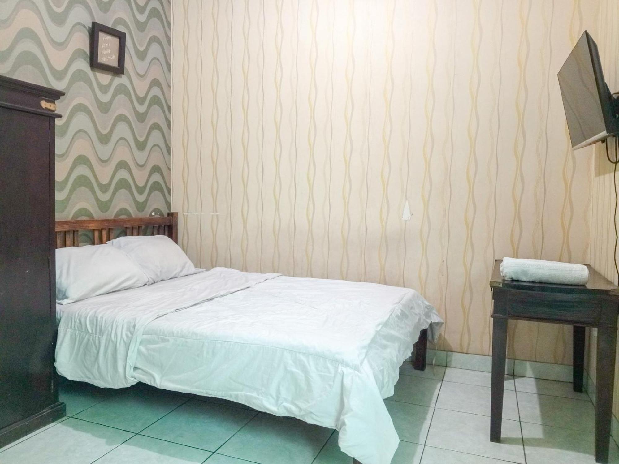 Trihakso Guest House Near Kaliurang Redpartner 斯勒曼 外观 照片